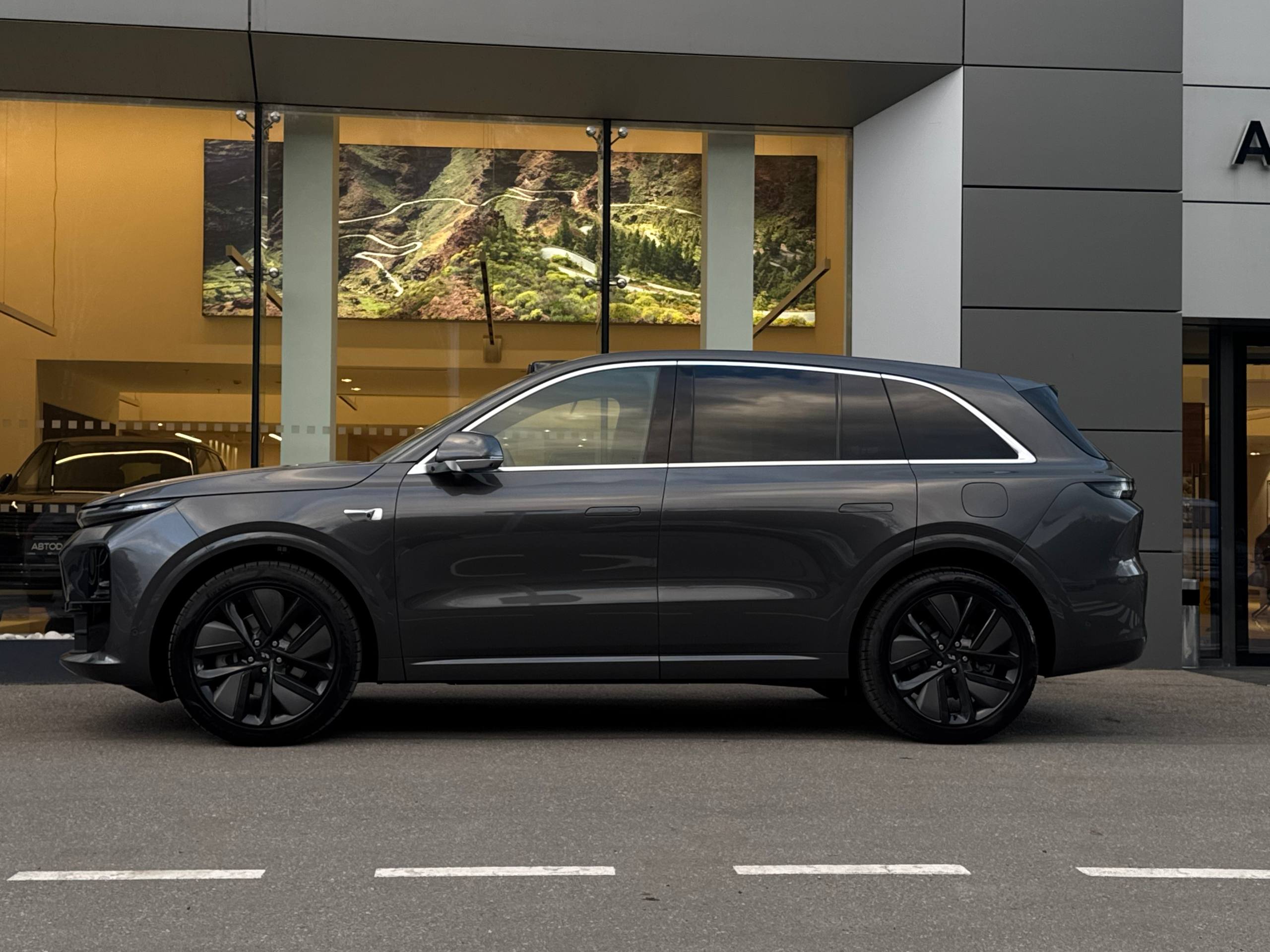 Автомобиль LiXiang L6 I поколение 1.5hyb AT 4WD (408 л.с.) Pro Серый 2025 