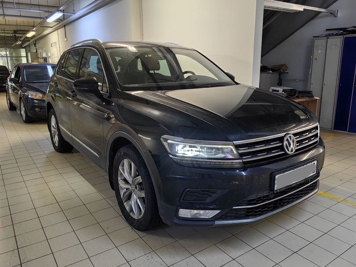 Volkswagen Tiguan II поколение 2.0d AMT 4WD (150 л.с.) Highline Чёрный 2017 с пробегом 125 656 км