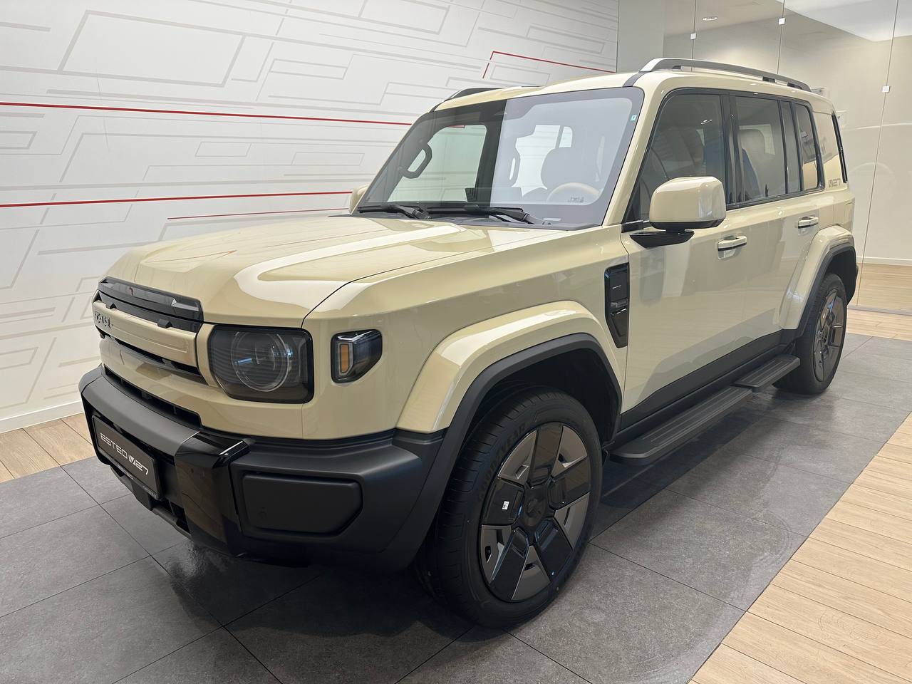 ESTEO V27 I поколение 1.5hyb AT 4WD (456 л.с.) Base Бежевый 2026 