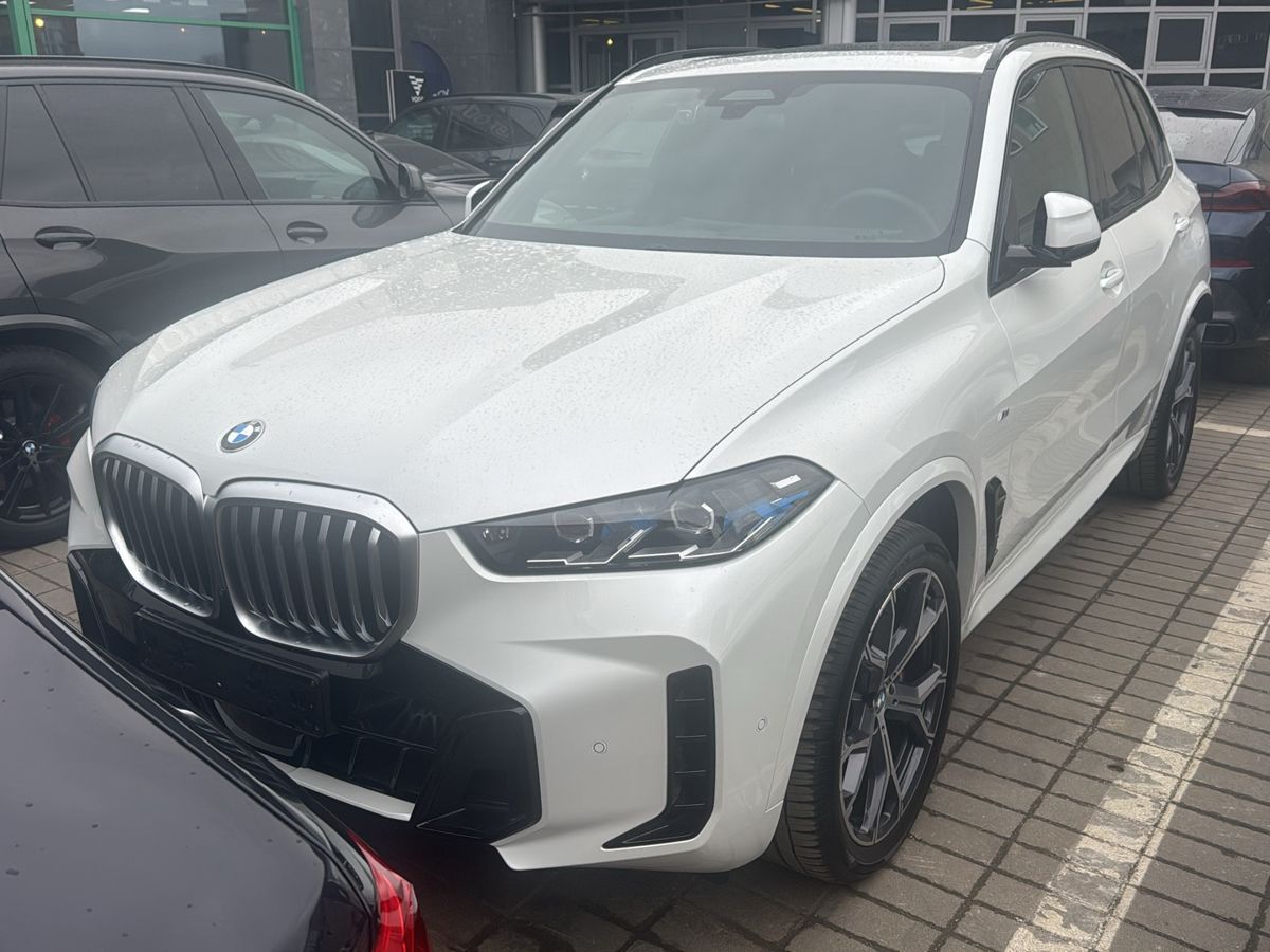 Автомобиль BMW X5 IV (G05) [рестайлинг] 3.0 AT 4WD (381 л.с.) M Sport Pro Белый 2024 с пробегом 10 638 км