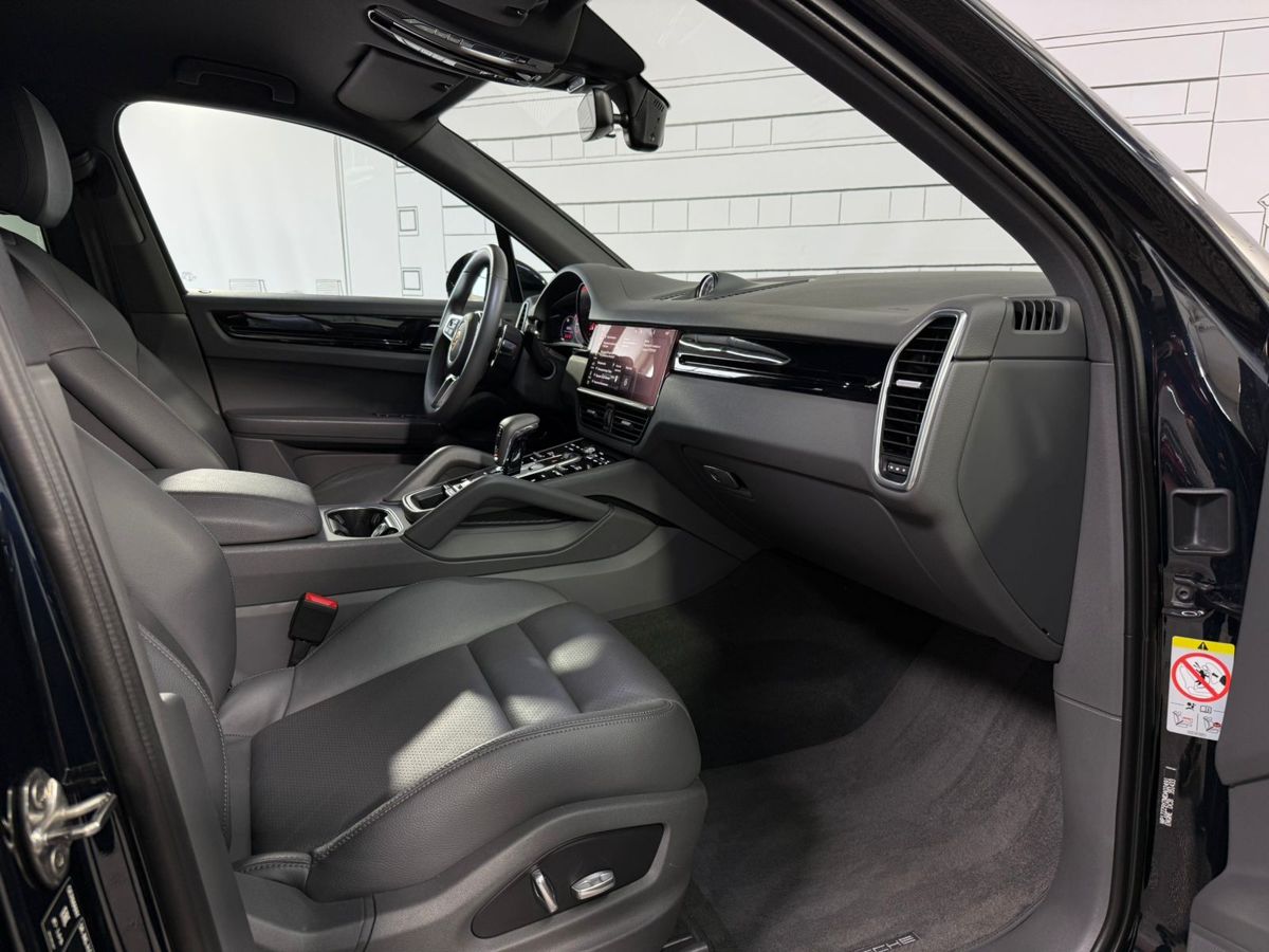 Автомобиль Porsche Cayenne III поколение 3.0 AT 4WD (340 л.с.) Base Чёрный 2021 с пробегом 61 500 км