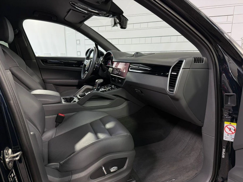 Автомобиль Porsche Cayenne III поколение 3.0 AT 4WD (340 л.с.) Base Чёрный 2021 с пробегом 61 500 км
