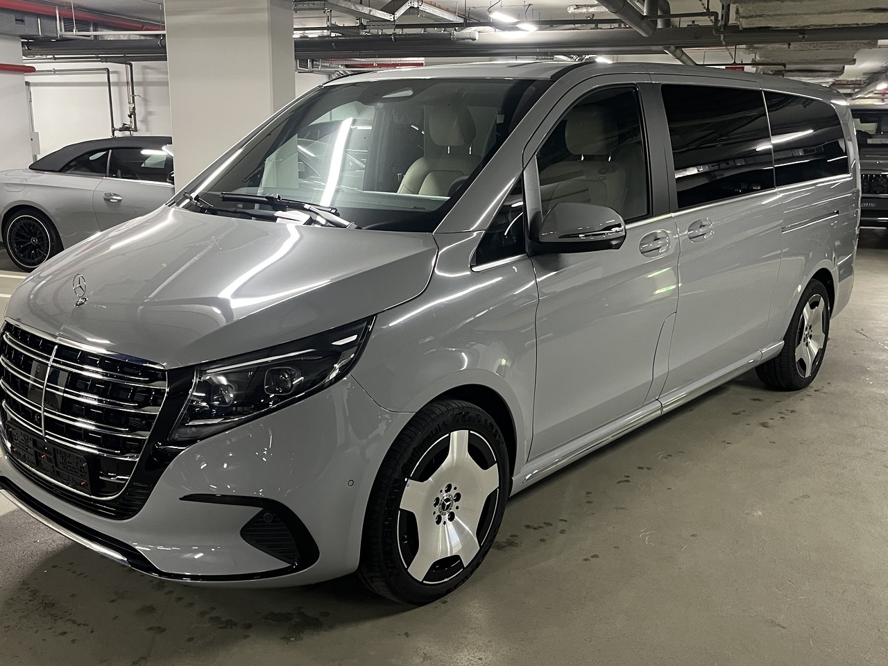 Автомобиль Mercedes-Benz V-Класс II (W447) [2-й рестайлинг] 2.0d AT 4Matic Extra Long (237 л.с.) Avantgarde Серый 2026 