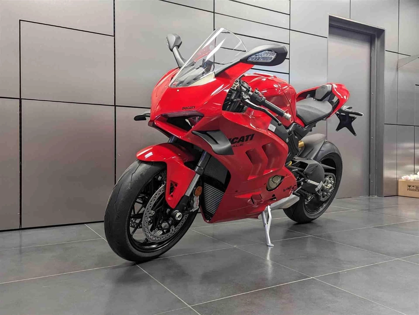 Мотоцикл Ducati Panigale V4 II поколение Panigale V4 Base Красный 2023 с пробегом 10 км
