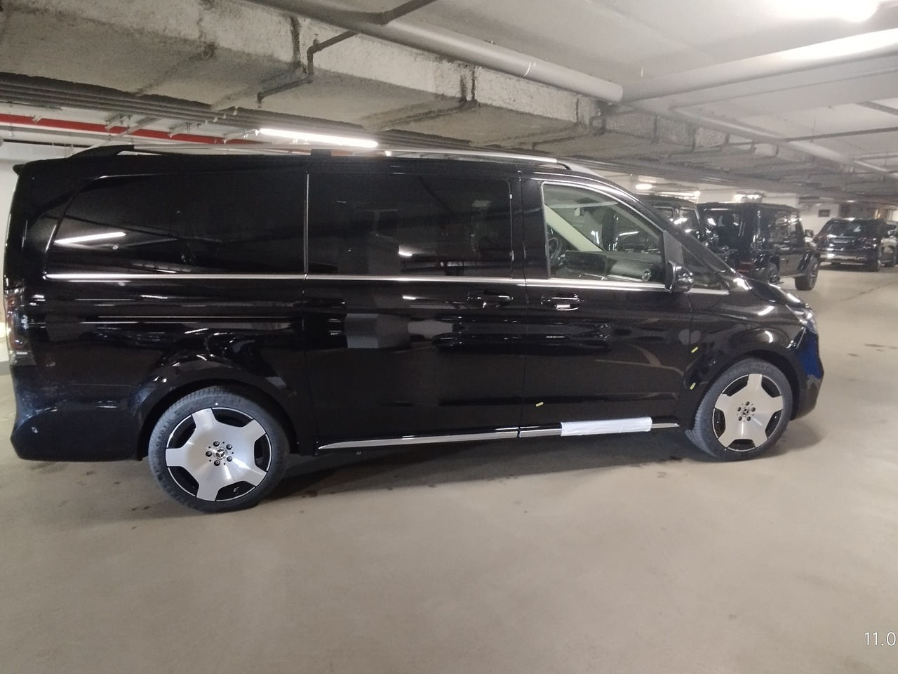 Автомобиль Mercedes-Benz V-Класс II (W447) [рестайлинг] 2.0d AT 4Matic Long (237 л.с.) Avantgarde Чёрный 2026 