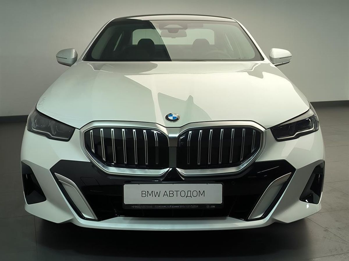 Автомобиль BMW 5 серии VIII поколение (G60) 2.0 AT 4WD (258 л.с.) M Sport Белый 2025 