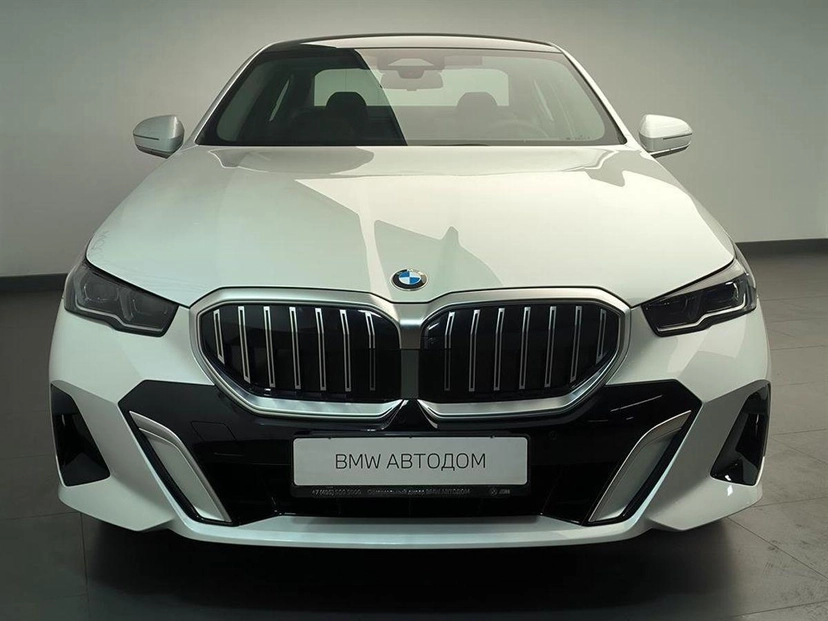 Автомобиль BMW 5 серии VIII поколение (G60) 2.0 AT 4WD (258 л.с.) M Sport Белый 2025