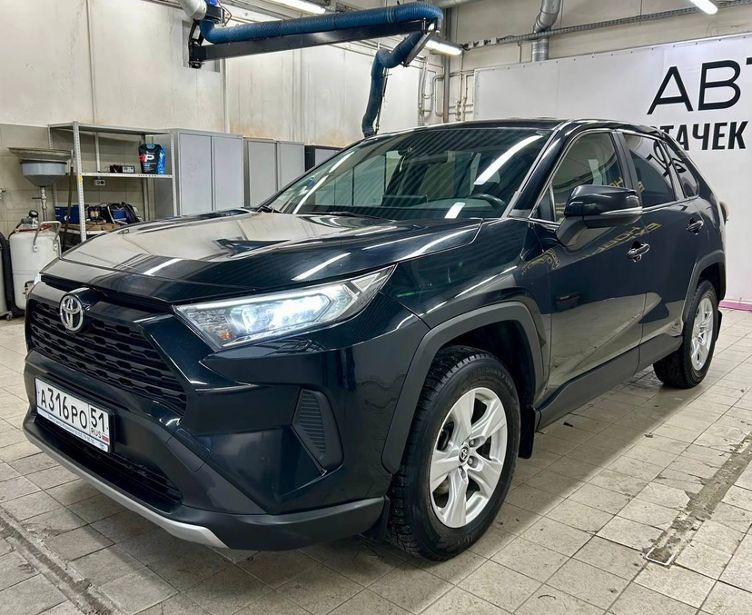 Автомобиль Toyota RAV4 V поколение (XA50) 2.0 MT (149 л.с.) Стандарт Чёрный 2021 с пробегом 89 982 км