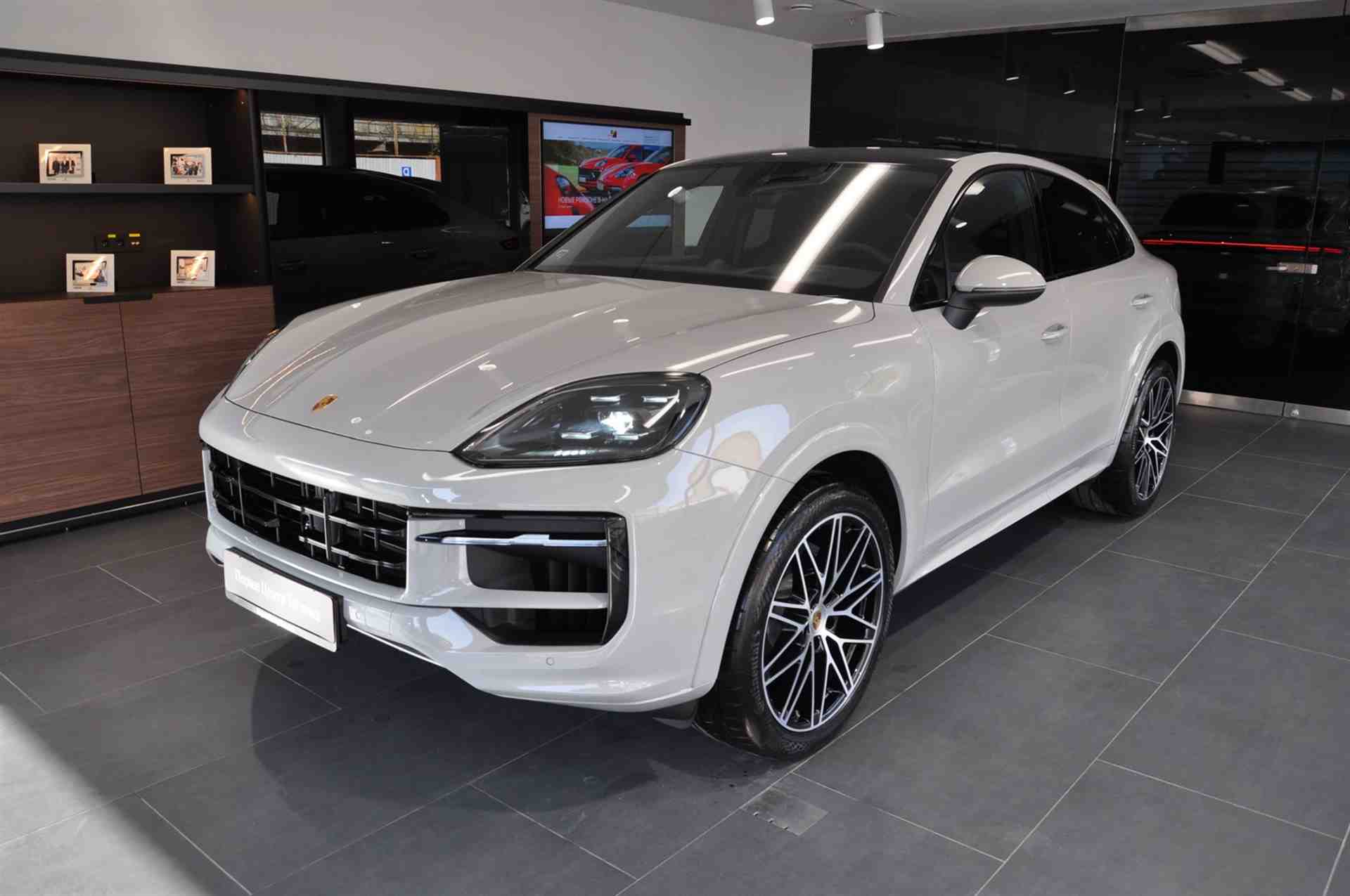 Порше кайен 2023 года. Porsche Cayenne 2023. Porsche Cayenne 2023 Рестайлинг. Порше Кайен 2023 серый.