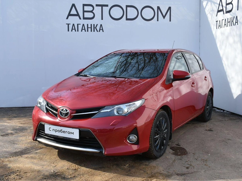 Автомобиль Toyota Auris II поколение 1.6 CVT (132 л.с.) Комфорт Плюс Красный 2013 с пробегом 102 527 км