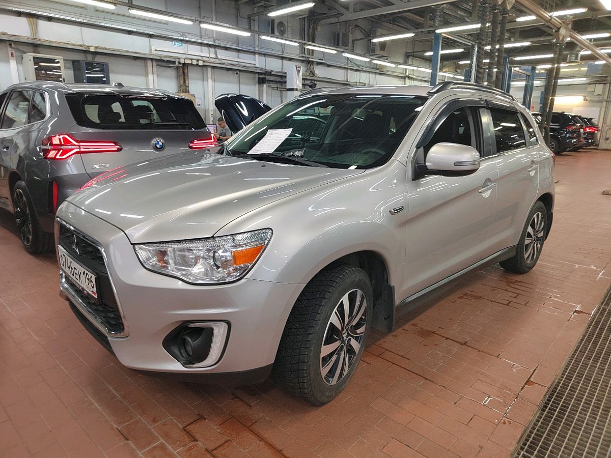 Автомобиль Mitsubishi ASX I [рестайлинг] 1.8 CVT (140 л.с.) Instyle Серебристый 2014 с пробегом 113 010 км