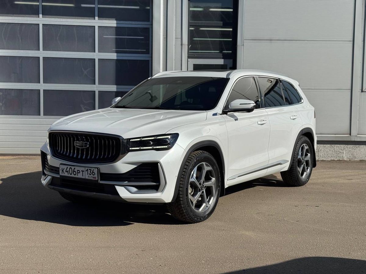 Автомобиль Geely Monjaro I поколение 2.0 AT 4WD (238 л.с.) Флагман Белый 2024 с пробегом 32 000 км