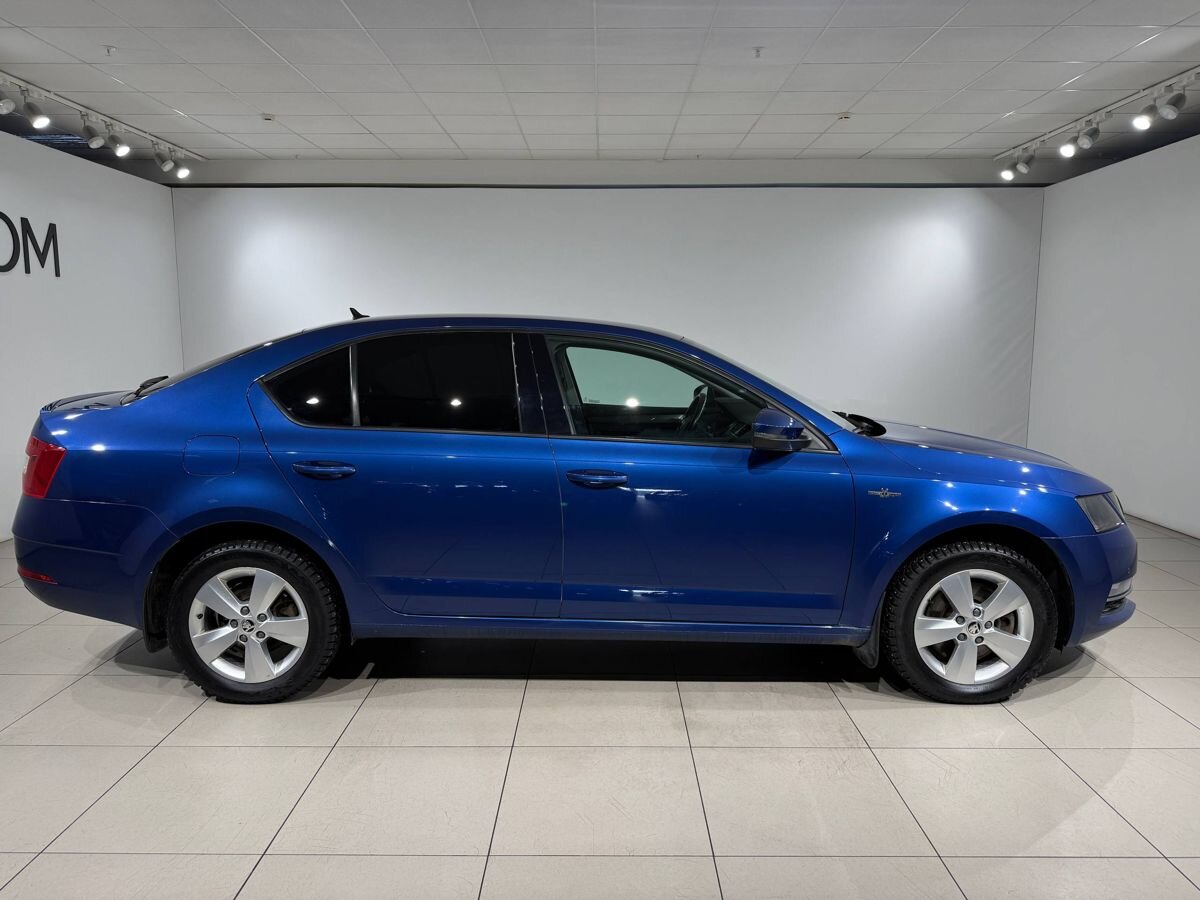 Автомобиль Skoda Octavia III (A7) [рестайлинг] 1.8 AMT (180 л.с.) Hockey Edition Синий 2019 с пробегом 95 971 км