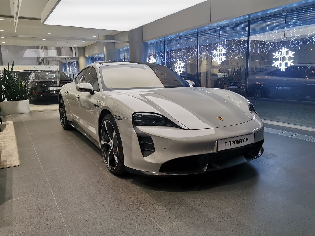 Автомобиль Porsche Taycan I поколение Turbo S Electro AT 4WD (560 кВт) Turbo S Серый 2020 с пробегом 18 053 км