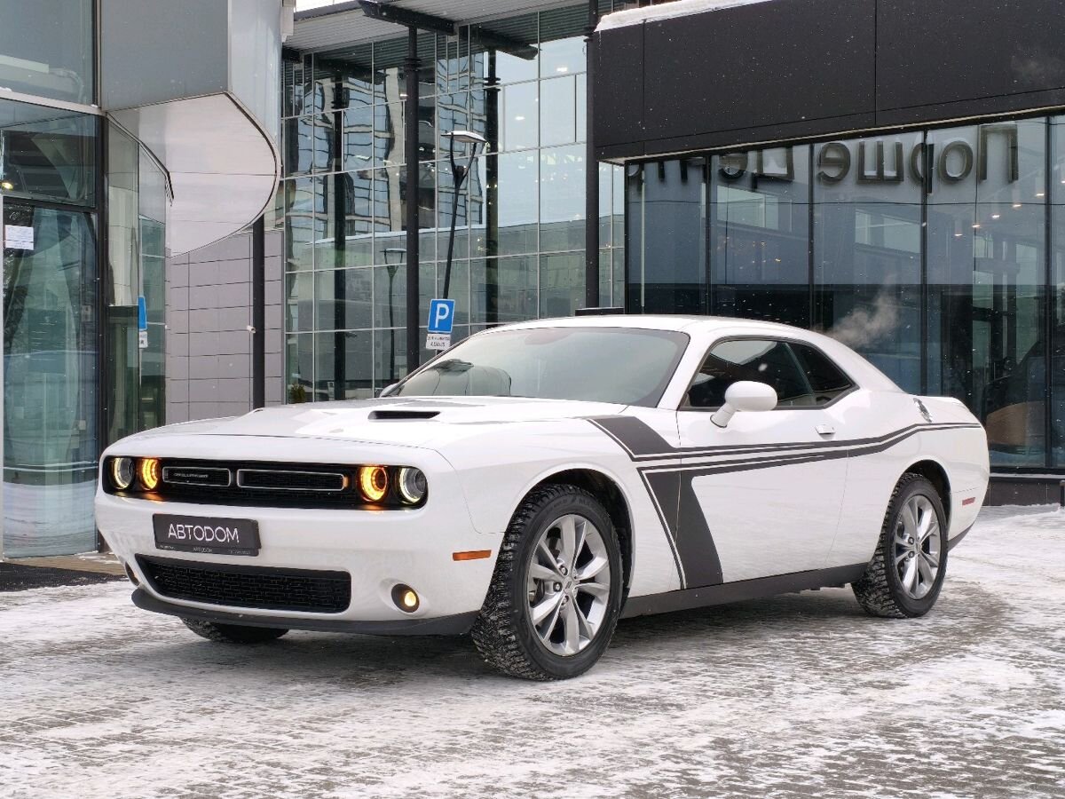 Автомобиль Dodge Challenger III [2-й рестайлинг] 3.6 AT 4WD (309 л.с.) Base Белый 2022 с пробегом 11 643 км