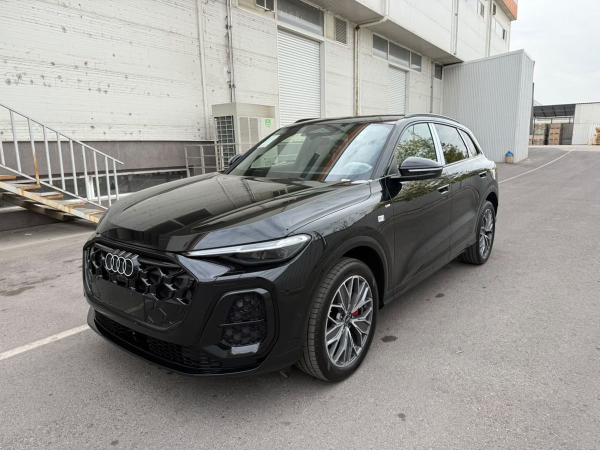 Audi Q5 III поколение (GU) 2.0 AMT 4WD (204 л.с.) Exclusive Чёрный 2026 с пробегом 50 км