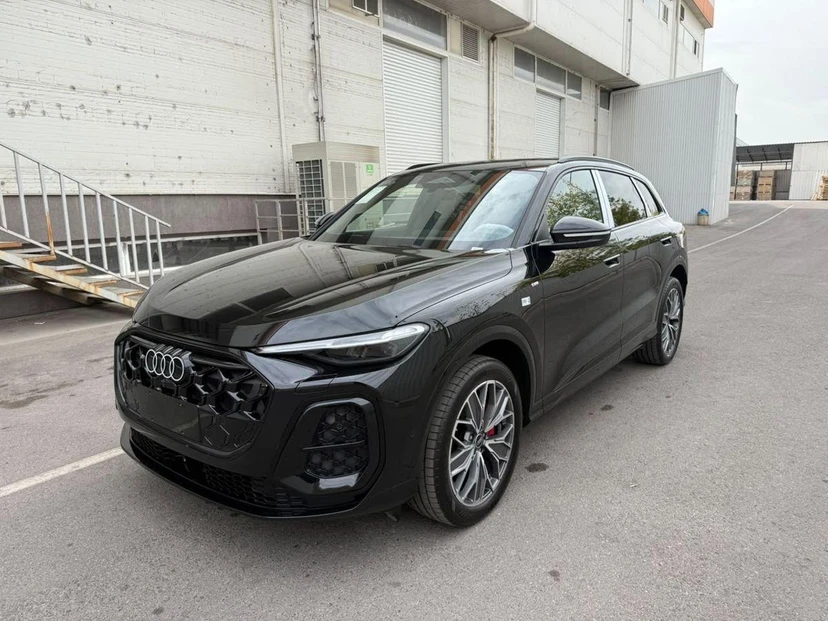 Audi Q5 III поколение (GU) 2.0 AMT 4WD (204 л.с.) Exclusive Чёрный 2026 с пробегом 50 км