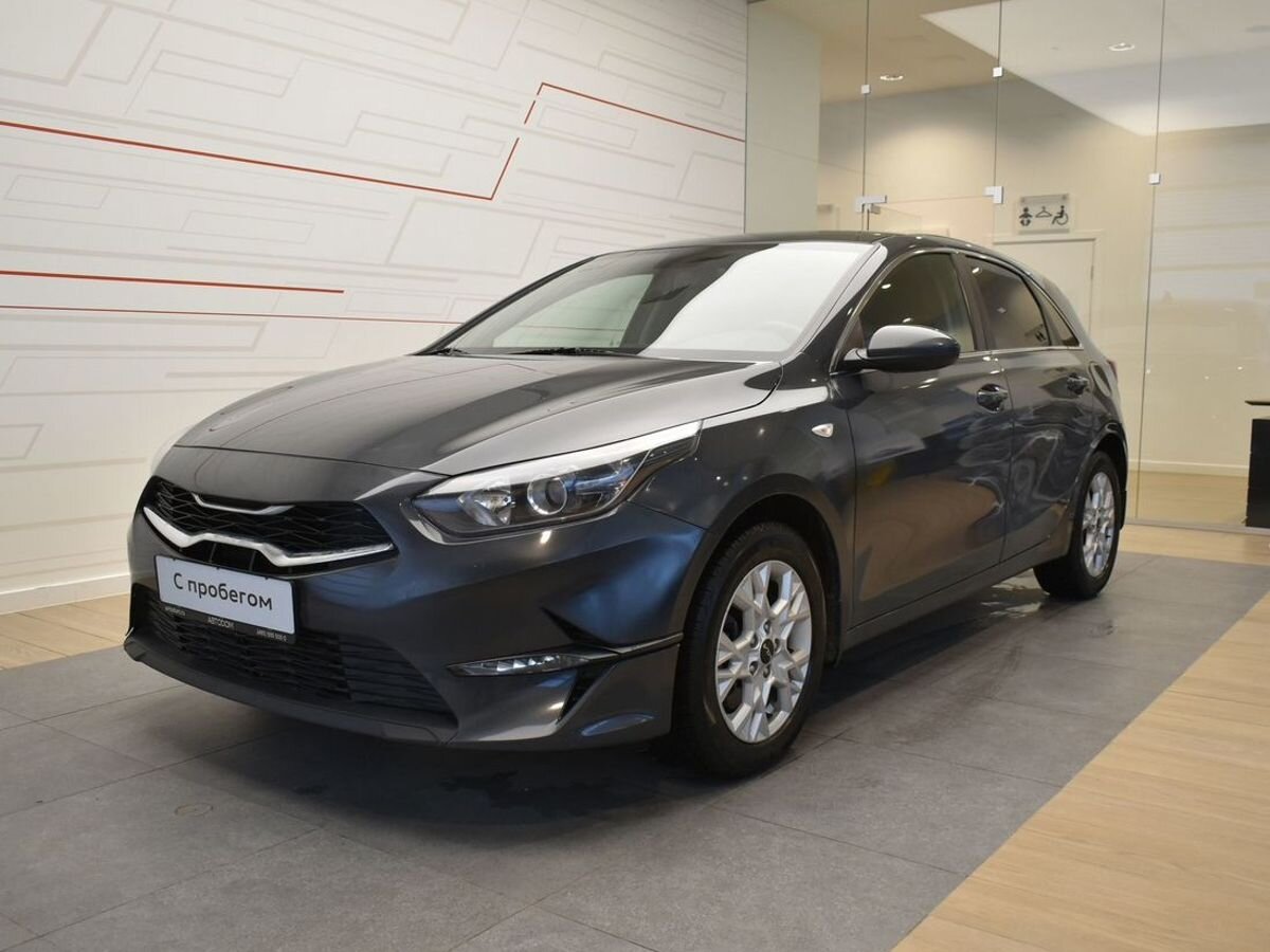 Автомобиль Kia Ceed III [рестайлинг] 1.6 AT (128 л.с.) Luxe Серый 2022 с пробегом 85 500 км