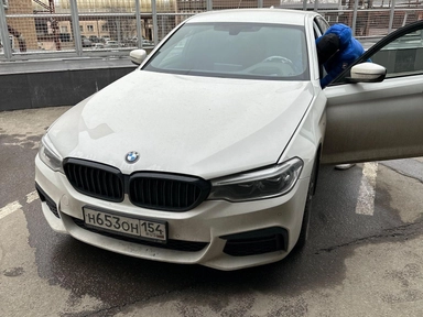 Автомобиль BMW 5 серии VII поколение (G30/G31) 530 2.0 AT 4WD (249 л.с.) M Sport Белый 2019 с пробегом 42440 км