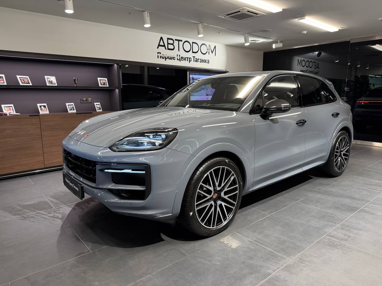 Автомобиль Porsche Cayenne III [рестайлинг] 3.0 AT 4WD (353 л.с.) Base Серый  
