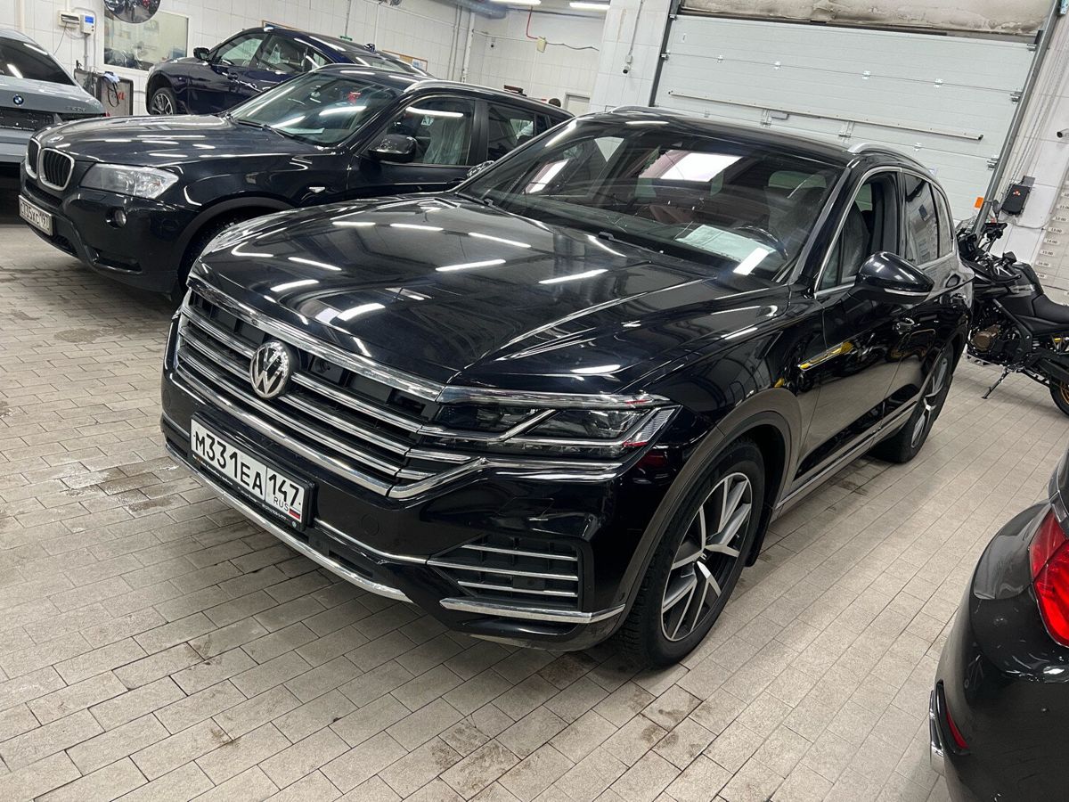 Автомобиль Volkswagen Touareg III поколение 2.0 AT 4WD (249 л.с.) Exclusive Чёрный 2019 с пробегом 76 950 км