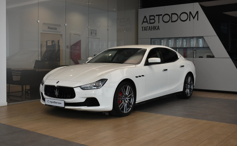 Автомобиль Maserati Ghibli III поколение S 3.0 AT 4WD (410 л.с.) S Белый 2014 с пробегом 43 500 км