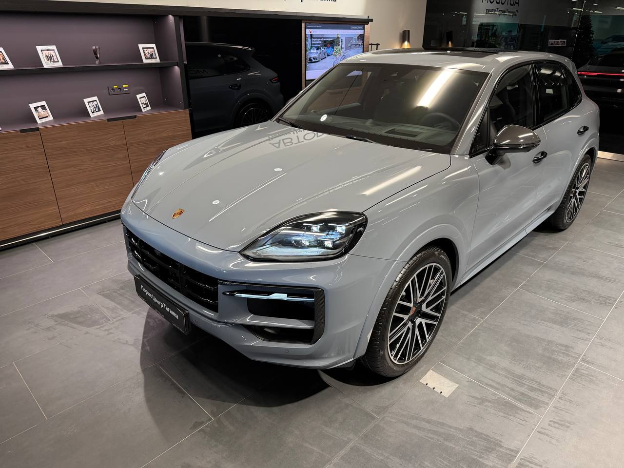 Автомобиль Porsche Cayenne III [рестайлинг] 3.0 AT 4WD (353 л.с.) Base Серый  