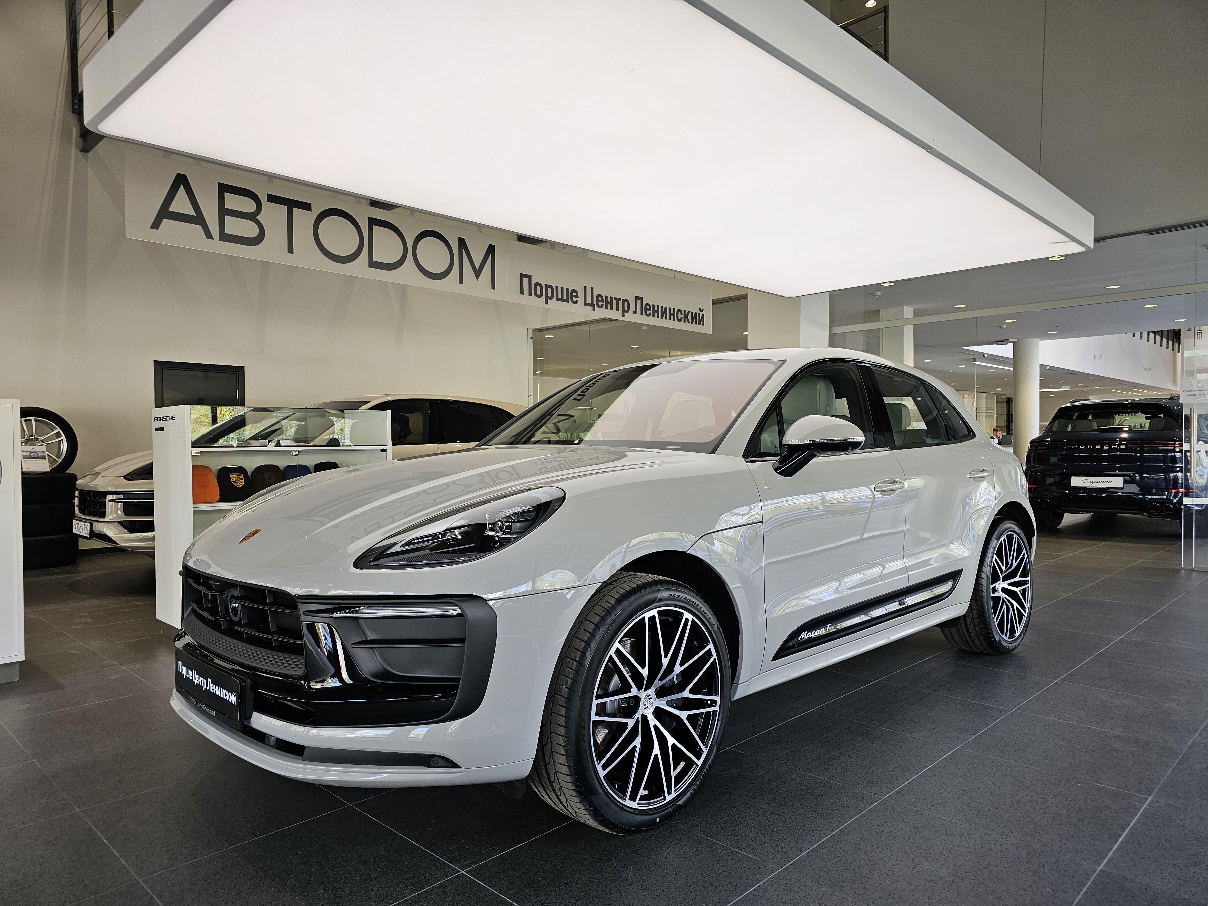 Автомобиль Porsche Macan I [2-й рестайлинг] 2.0 AMT 4WD (265 л.с.) Base Серый 2025 