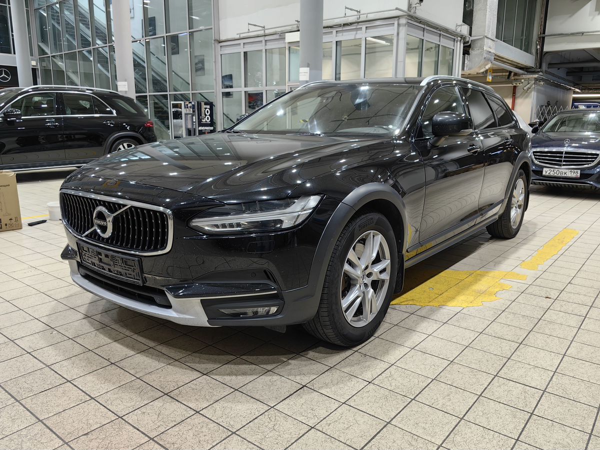 Volvo V90 Cross Country I поколение 2.0 AT 4WD (249 л.с.) Plus Чёрный 2017 с пробегом 292 751 км