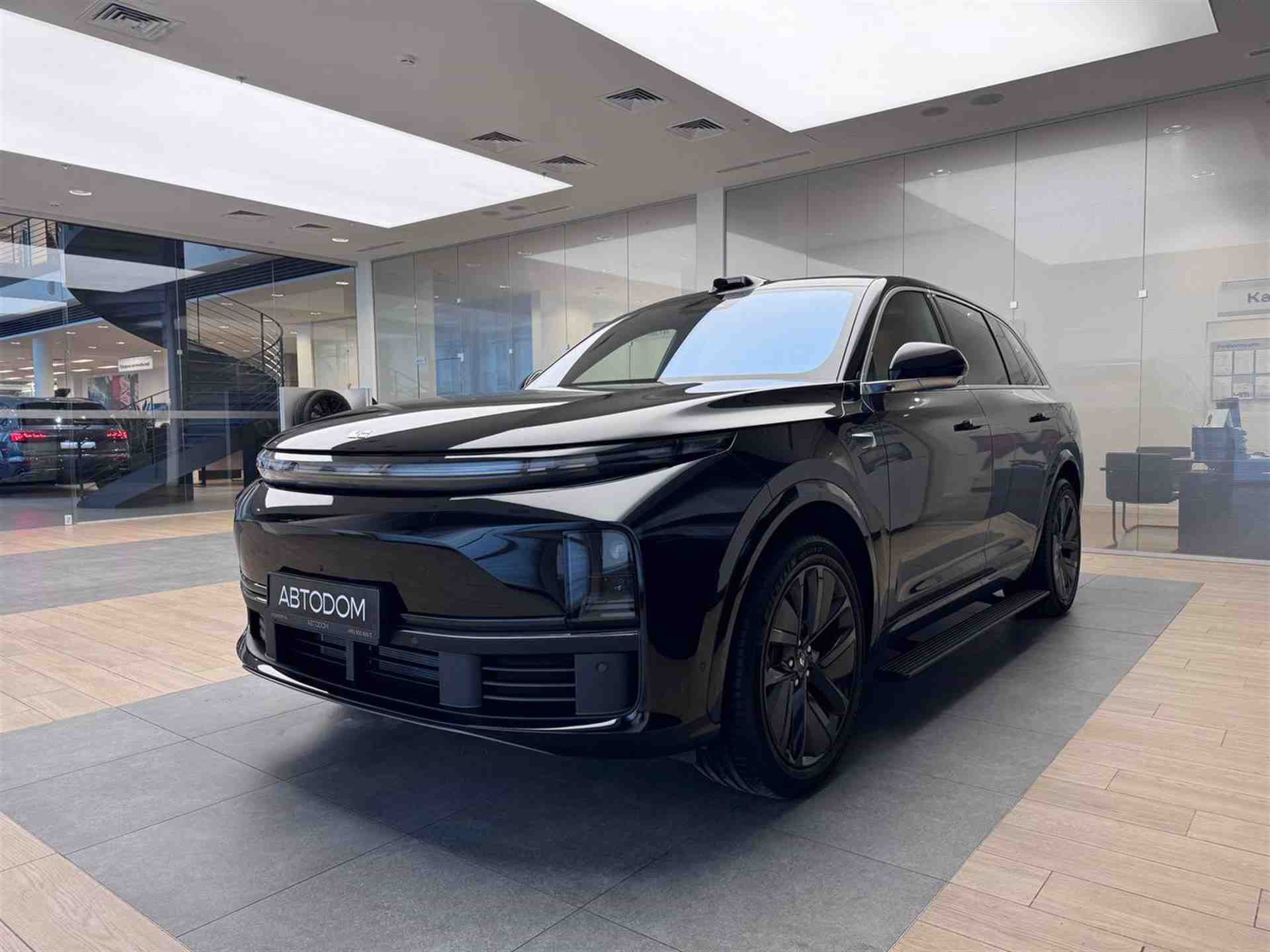 Автомобиль LiXiang L7 I [рестайлинг] 52.3 kWh 1.5hyb AT 4WD (449 л.с.) Ultra Чёрный 2025 