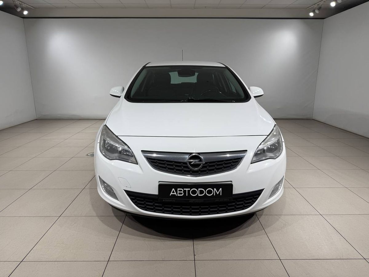 Автомобиль Opel Astra IV поколение (J) 1.4 AT (140 л.с.) Cosmo Белый 2012 с пробегом 129 604 км