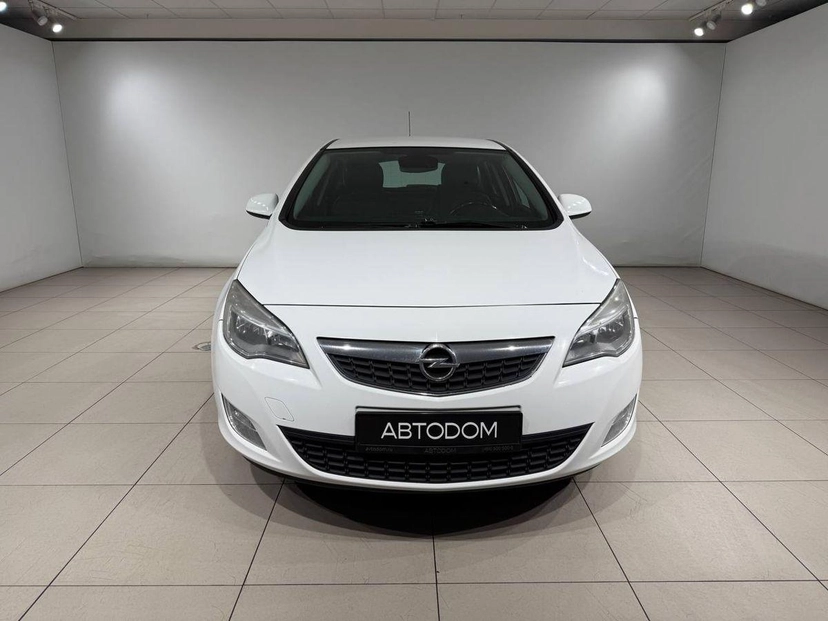 Автомобиль Opel Astra IV поколение (J) 1.4 AT (140 л.с.) Cosmo Белый 2012 с пробегом 129 604 км