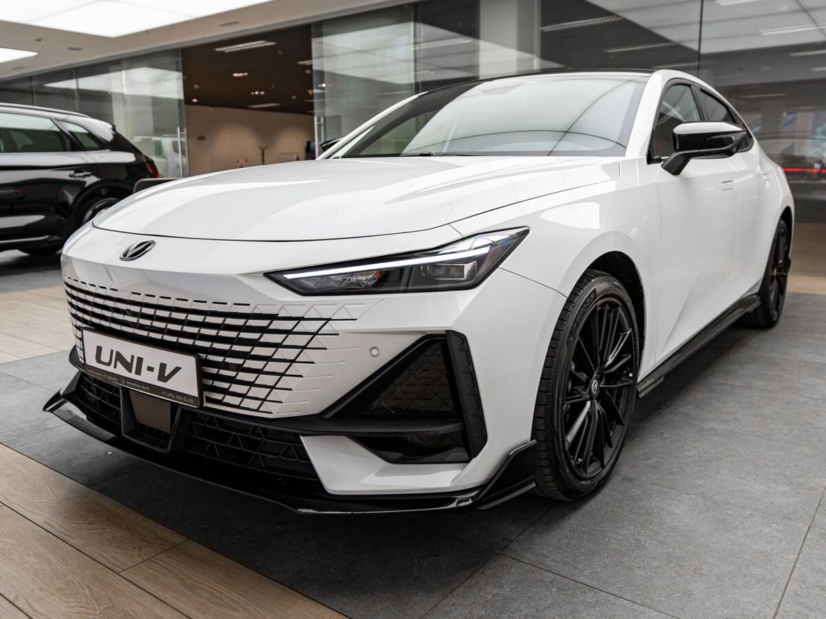Автомобиль Changan UNI-V I поколение 1.5 AMT (181 л.с.) Luxe Белый 2024 