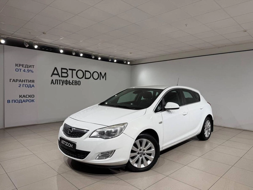 Автомобиль Opel Astra IV поколение (J) 1.4 AT (140 л.с.) Cosmo Белый 2012 с пробегом 129 604 км
