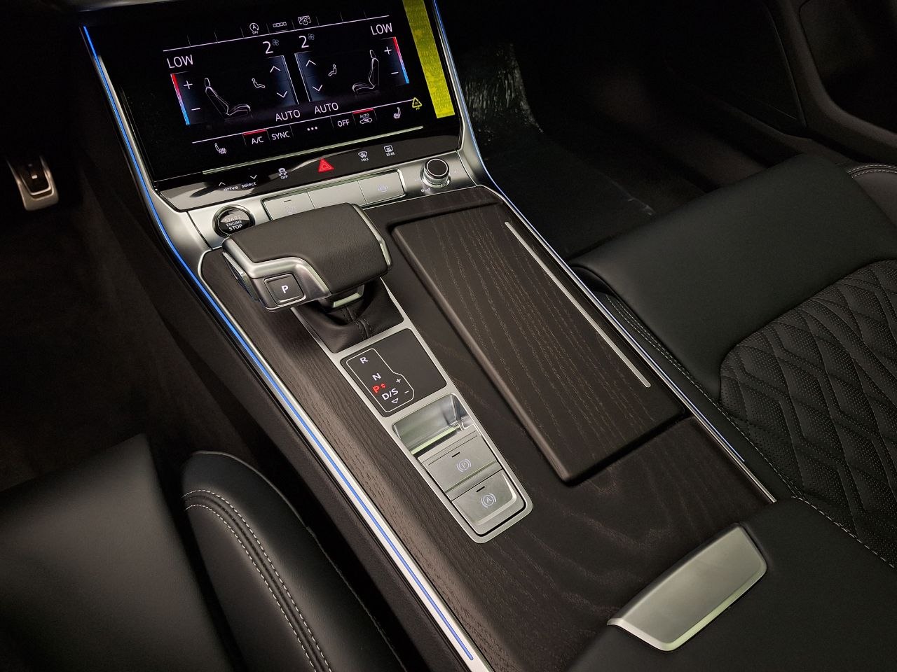 Автомобиль Audi A6 V (C8) [рестайлинг] 2.0 AMT 4WD (245 л.с.) 45 TFSI quattro S tronic Чёрный 2025 