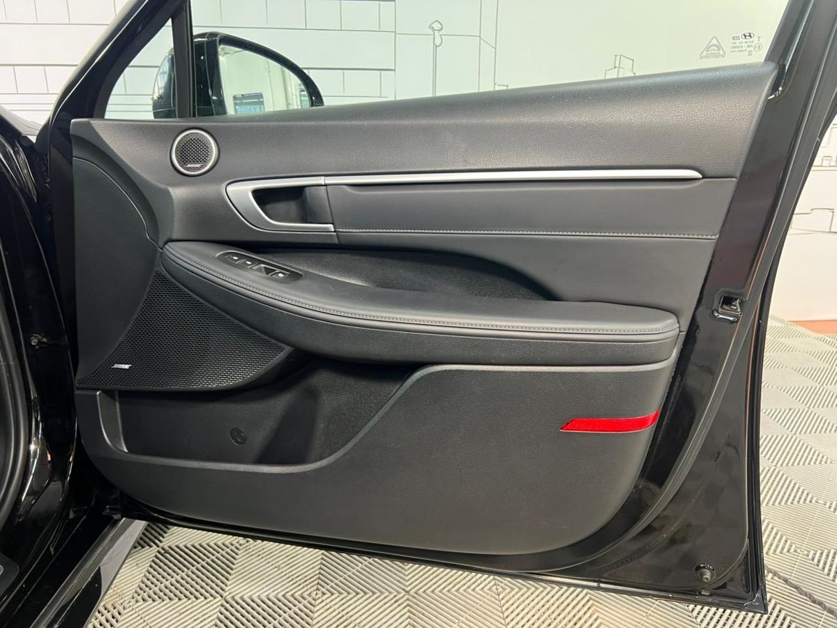 Автомобиль Hyundai Sonata VIII поколение (DN) 2.5 AT (180 л.с.) Style (Winter) Чёрный 2022 с пробегом 89 000 км