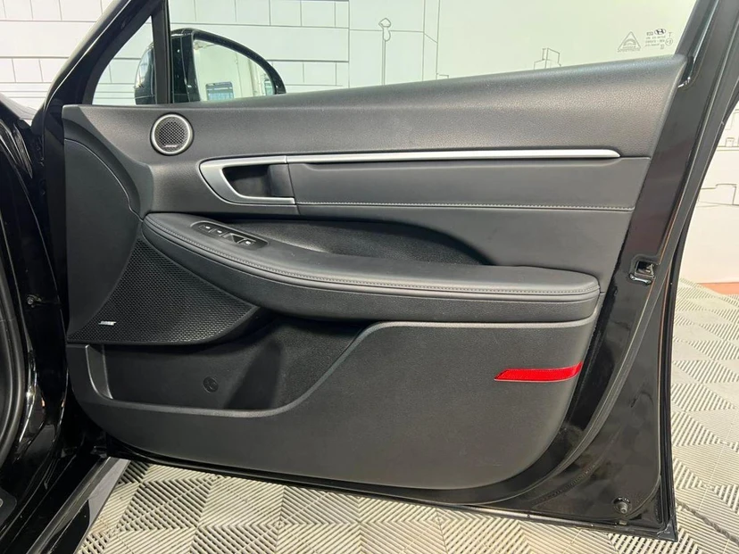 Автомобиль Hyundai Sonata VIII поколение (DN) 2.5 AT (180 л.с.) Style (Winter) Чёрный 2022 с пробегом 89 000 км