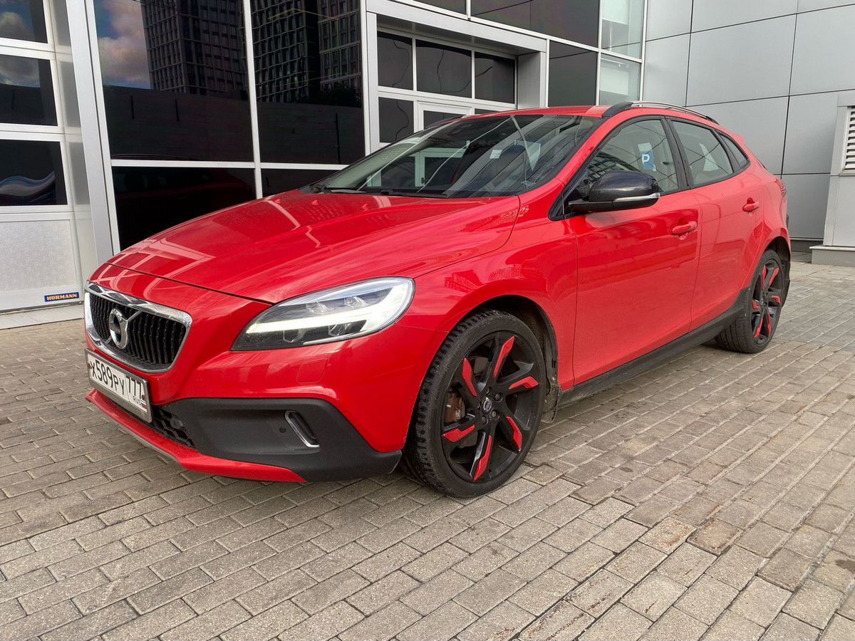 Volvo V40 II [рестайлинг] 1.5 AT (152 л.с.) Base Красный 2017 с пробегом 88 300 км