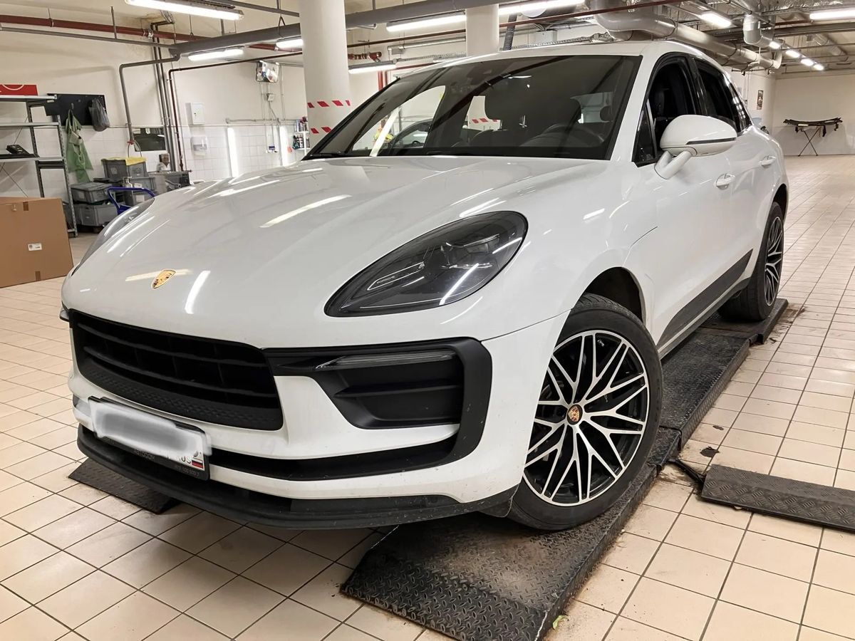 Porsche Macan I [2-й рестайлинг] 2.0 AMT 4WD (265 л.с.) Base Белый 2022 с пробегом 67 796 км