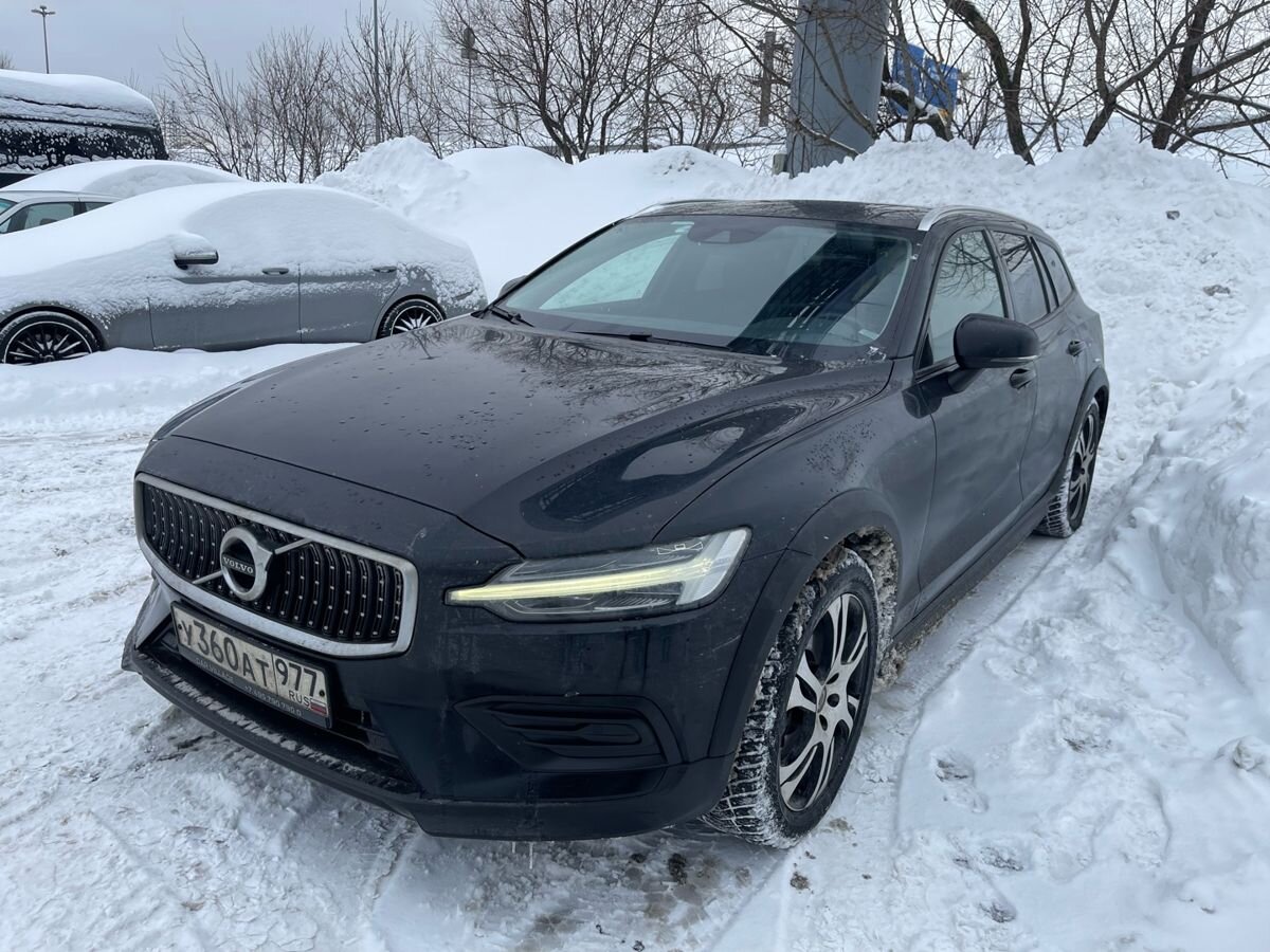 Автомобиль Volvo V60 Cross Country II поколение 2.0 AT 4WD (250 л.с.) Cross Country Plus Чёрный 2019 с пробегом 161 055 км
