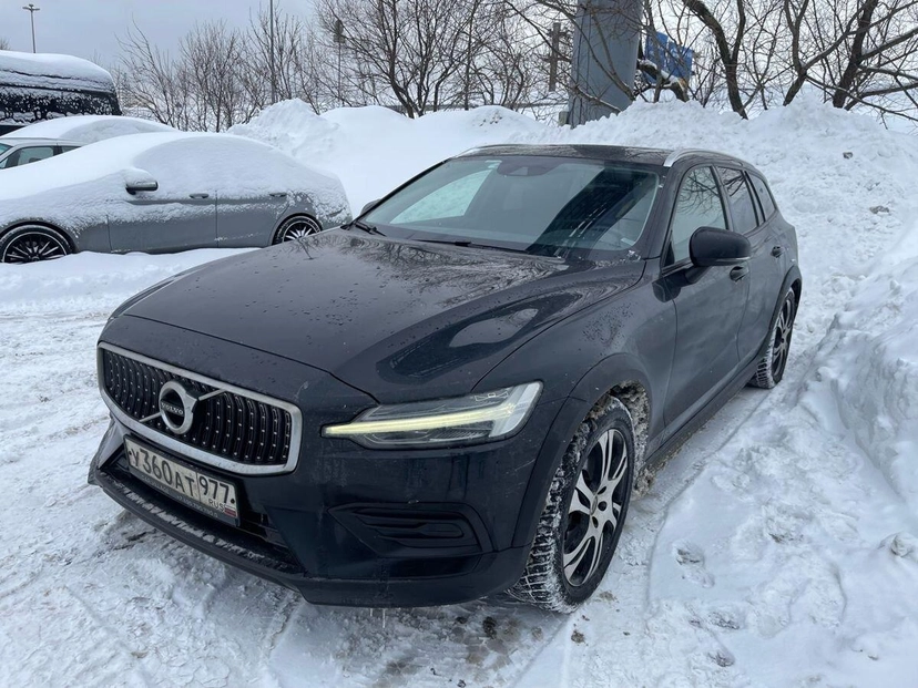 Автомобиль Volvo V60 Cross Country II поколение 2.0 AT 4WD (250 л.с.) Cross Country Plus Чёрный 2019 с пробегом 161 055 км