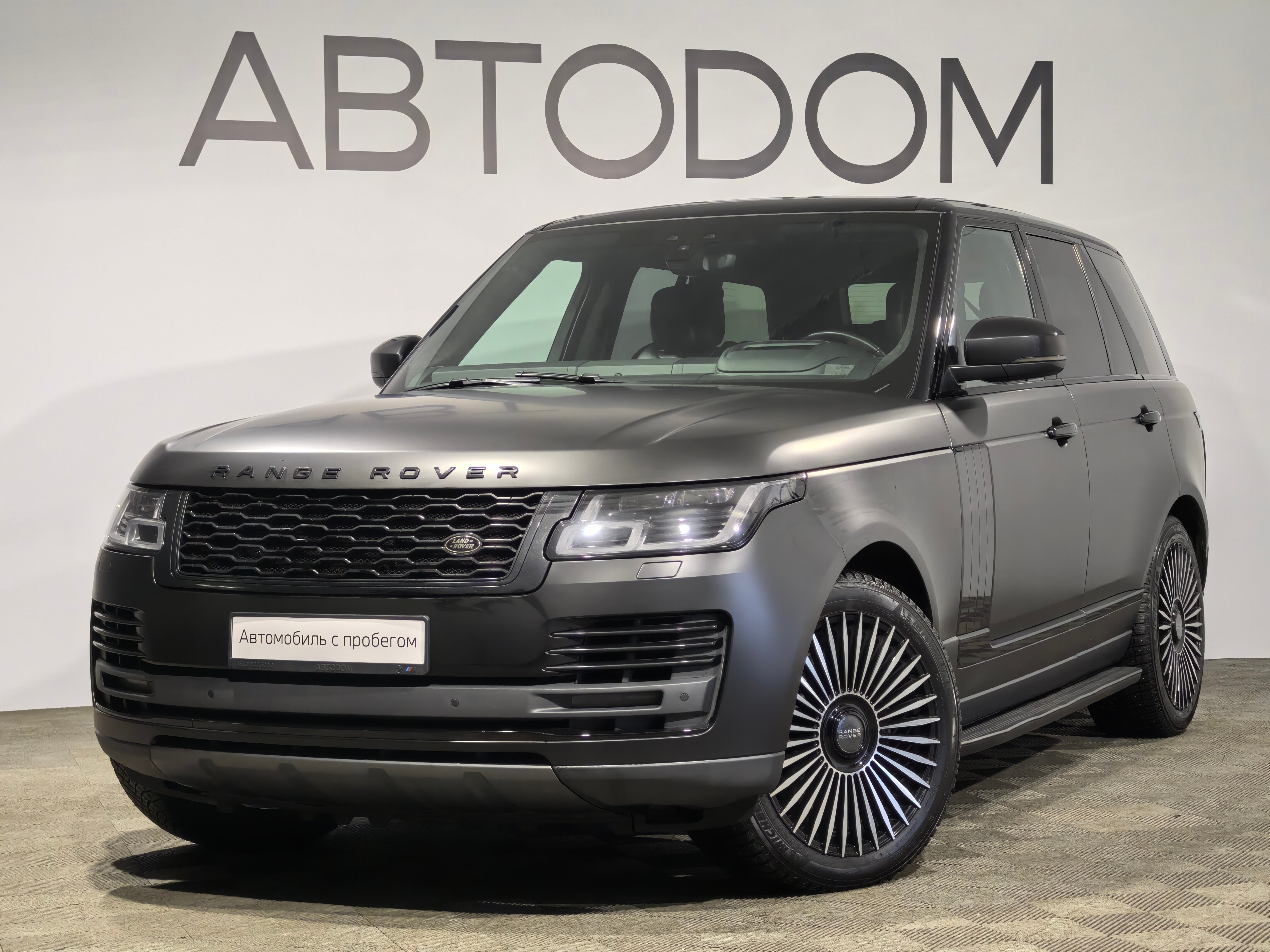 Автомобиль Land Rover Range Rover IV [рестайлинг] 4.4d AT 4WD (339 л.с.) Vogue SE Чёрный 2018 с пробегом 146 575 км