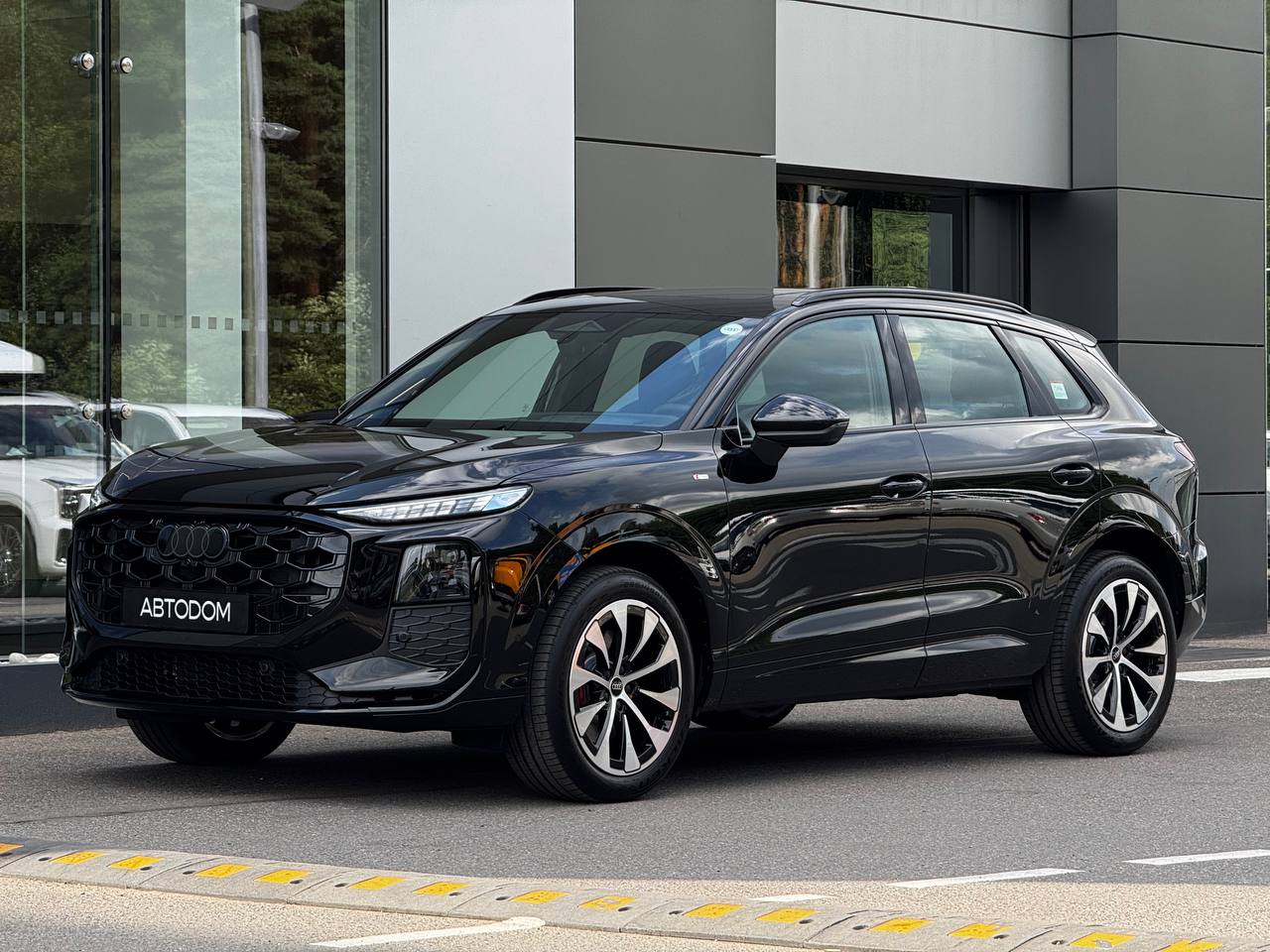Audi Q3 III поколение (FJ) 2.0 AMT 4WD (265 л.с.) Base Чёрный 2026 