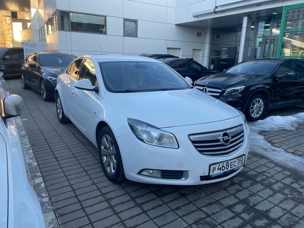Автомобиль Opel Insignia I поколение 2.0 AT (220 л.с.) Cosmo Белый 2013 с пробегом 199 014 км