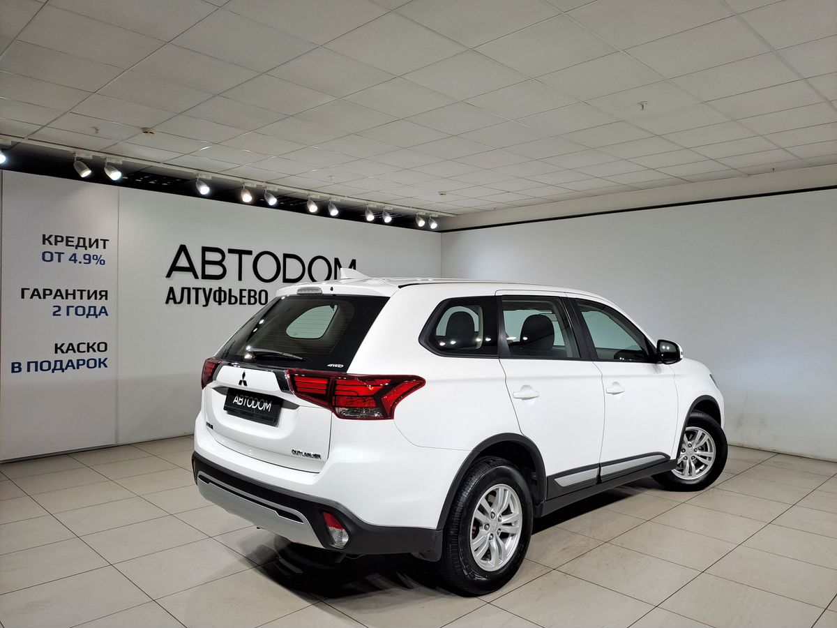 Автомобиль Mitsubishi Outlander III [3-й рестайлинг] 2.0 CVT 4WD (146 л.с.) Base Белый 2019 с пробегом 246 267 км