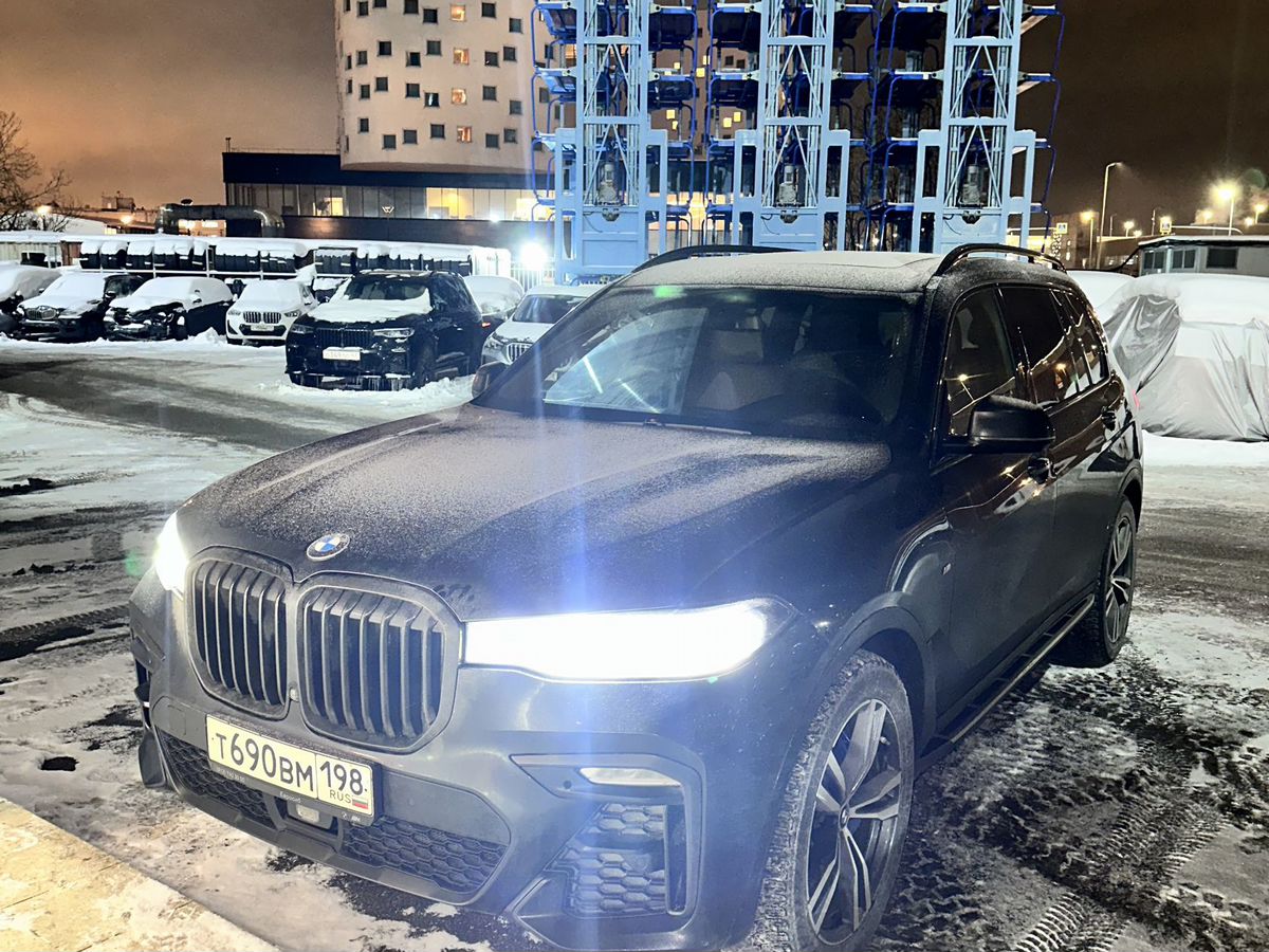 Автомобиль BMW X7 I поколение (G07) 3.0d AT 4WD (340 л.с.) M Sport Pro Чёрный 2021 с пробегом 104 332 км