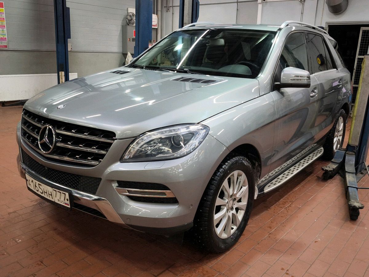 Автомобиль Mercedes-Benz M-Класс III поколение (W166) 300 3.5 AT 4Matic (249 л.с.) Особая серия Серый 2015 с пробегом 115 335 км