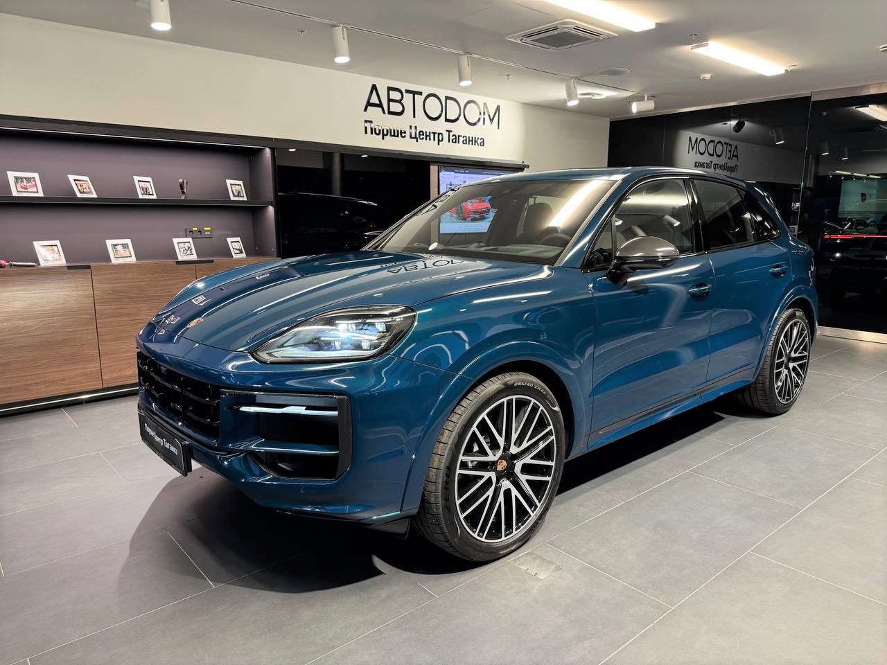 Автомобиль Porsche Cayenne III [рестайлинг] 3.0 AT 4WD (353 л.с.) Base Синий  