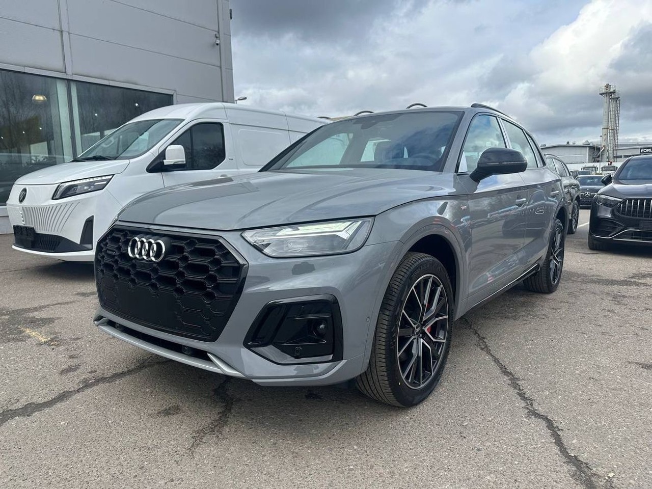 Автомобиль Audi Q5 II (FY) [рестайлинг] 2.0 AMT 4WD (245 л.с.) Luxury Dynamic Серый 2025 