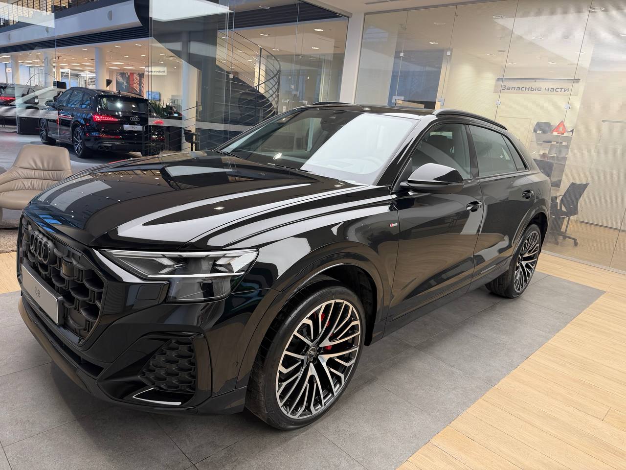 Автомобиль Audi Q8 I (4M) [рестайлинг] 3.0d AT 4WD (249 л.с.) 45 TDI Чёрный 2025 